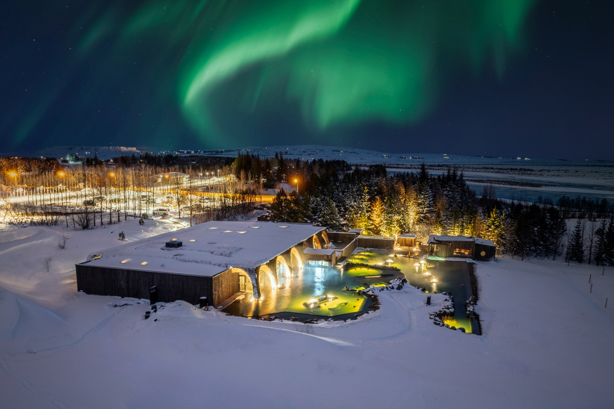 A night soak under the aurora